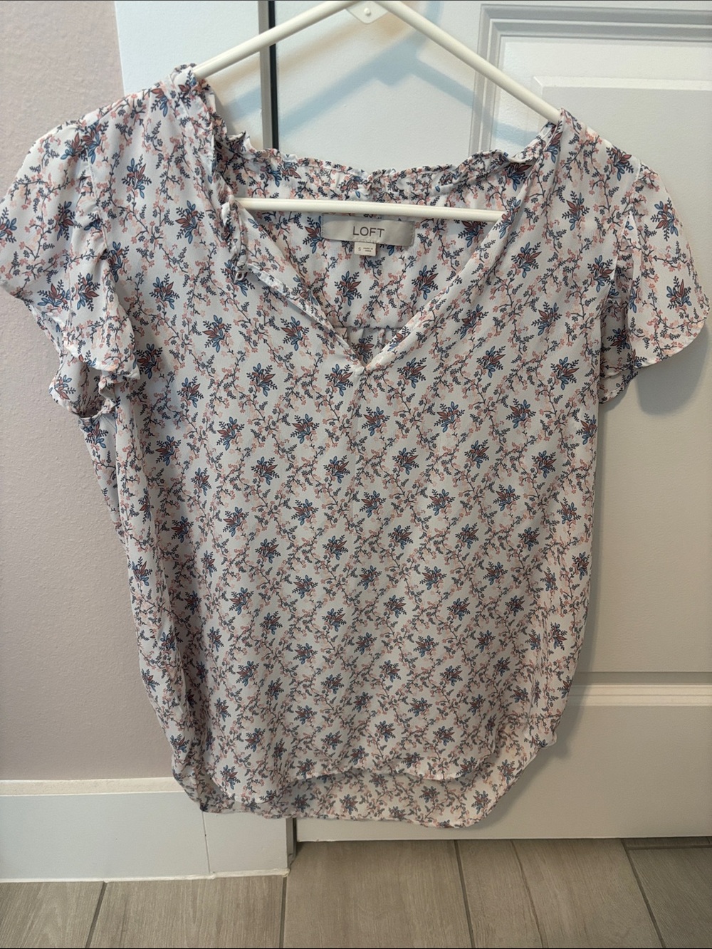 LOFT Pink Floral V-Neck Ruffle Sleeve Blouse